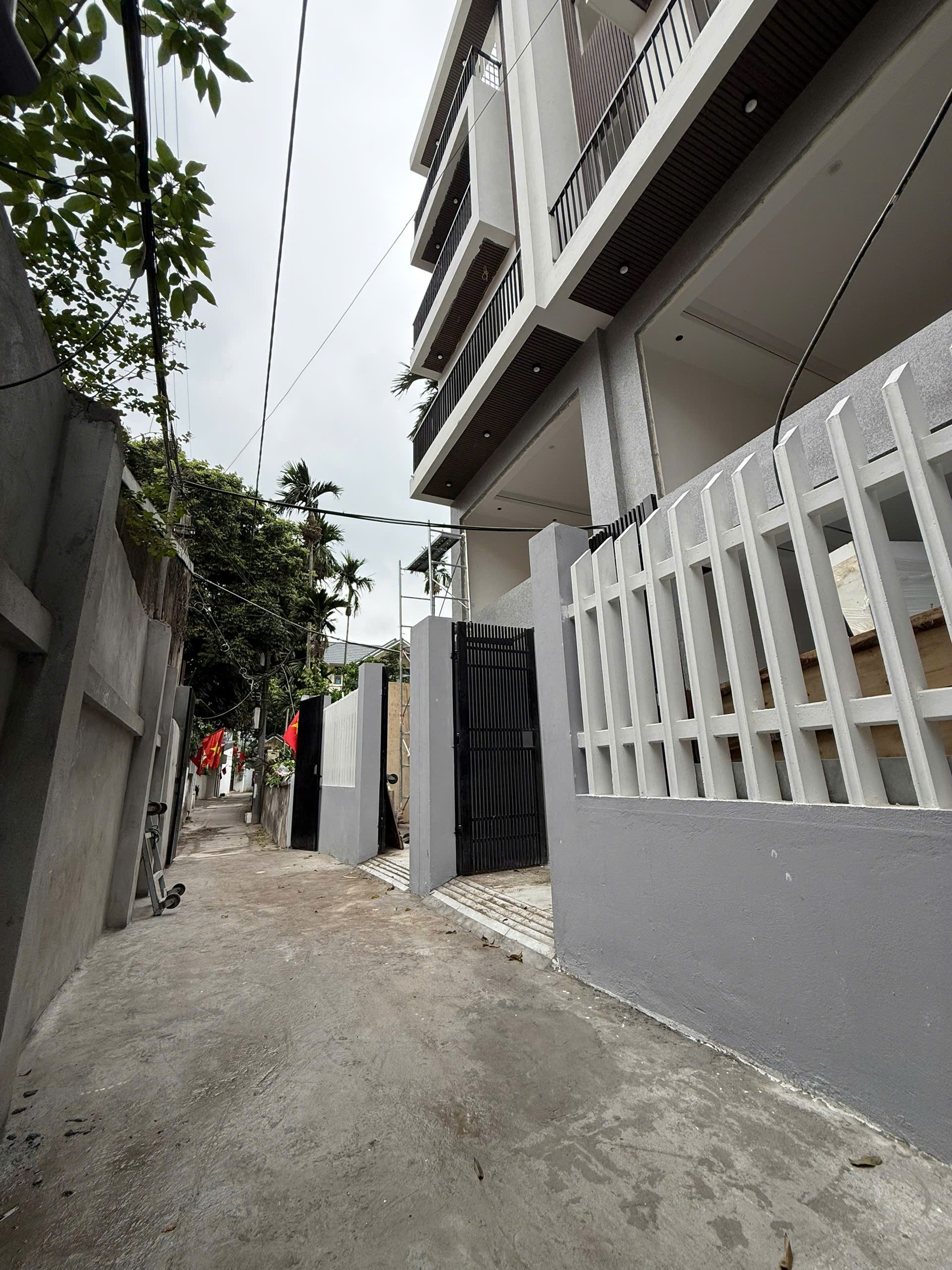 Bán 02 căn nhà có sân riêng tại NGỌC THUỴ - BỒ ĐỀ - LONG BIÊN - HÀ NỘI. Lh 0965858116 3