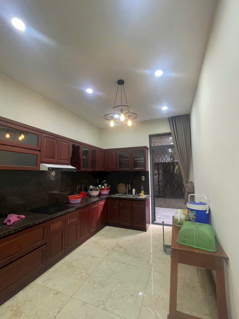 CHO THUÊ BIỆT THỰ SÂN VƯỜN KHU JAMONA HOME RESORT, FUL NỘI THẤT , SÂN OTO, GIÁ RẺ NHẤT KHU 3