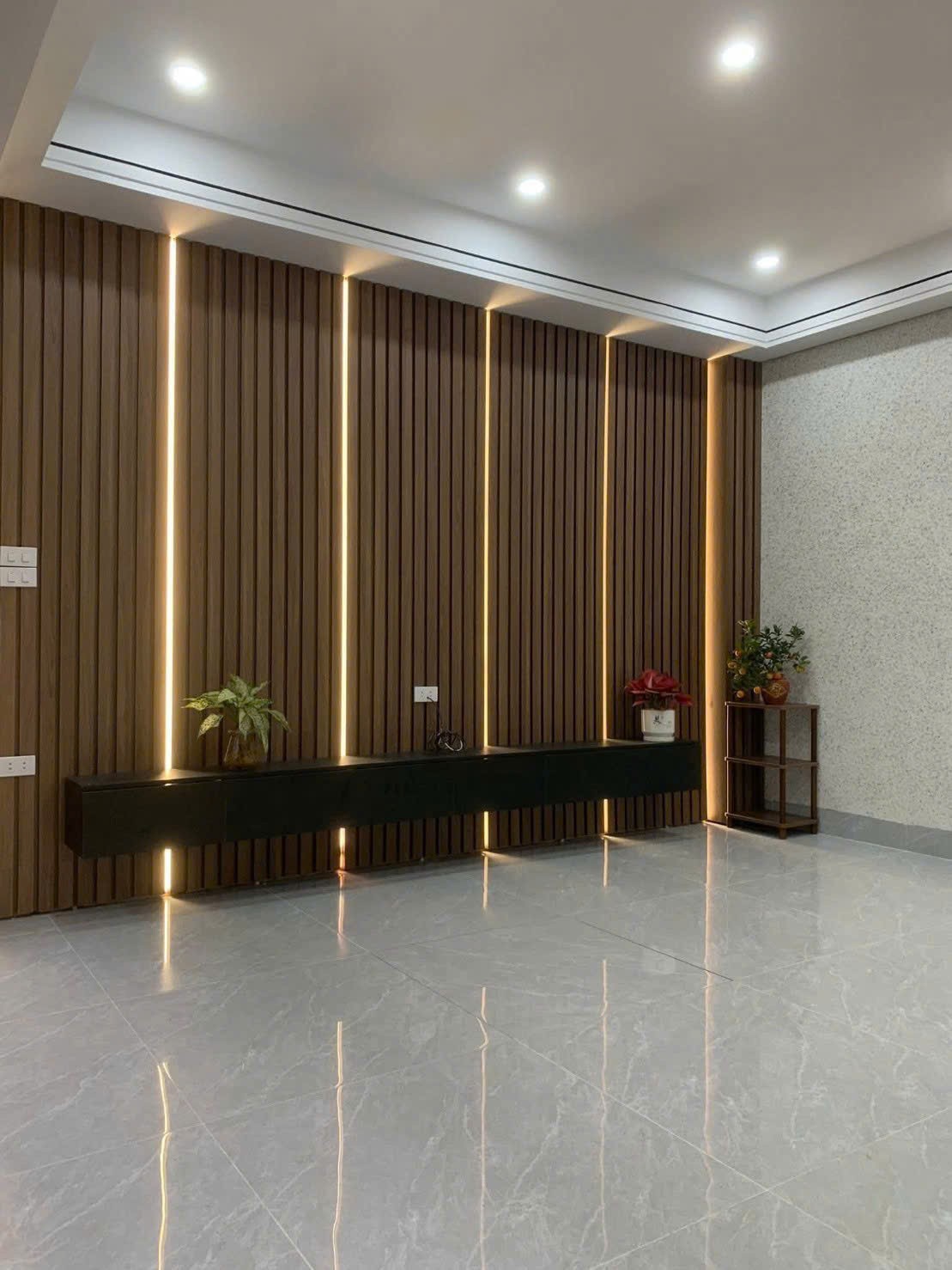 Bán nhà Thạch Bàn - Cổ Linh. Gần khu đô thị Garden City - Ô tô đỗ cổng.  Lh 0965858116 3