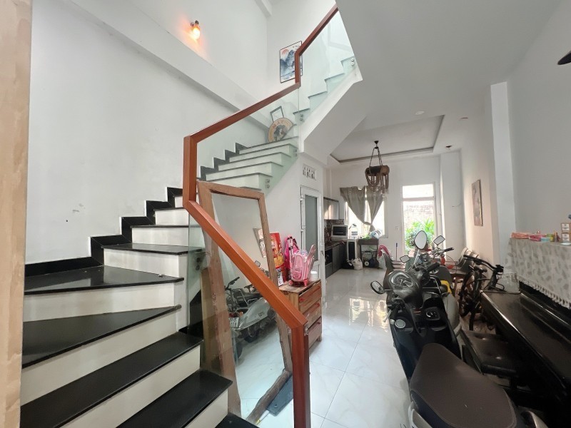 Bán nhà đường số 12, Phường Hiệp Bình Phước, Thủ Đức, TP HCM. DT 76m2, 3 tầng, 3PN - Sổ Hồng. Giá 3