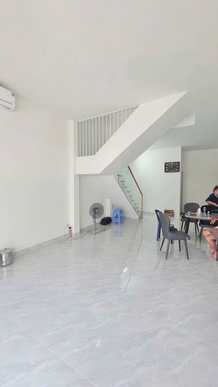 NHÀ 3 TẦNG, TRUNG TÂM NHA TRANG, ĐANG CHO THUÊ 20 TRIỆU/THÁNG, GIÁ CHỈ 12,5 TỶ 7