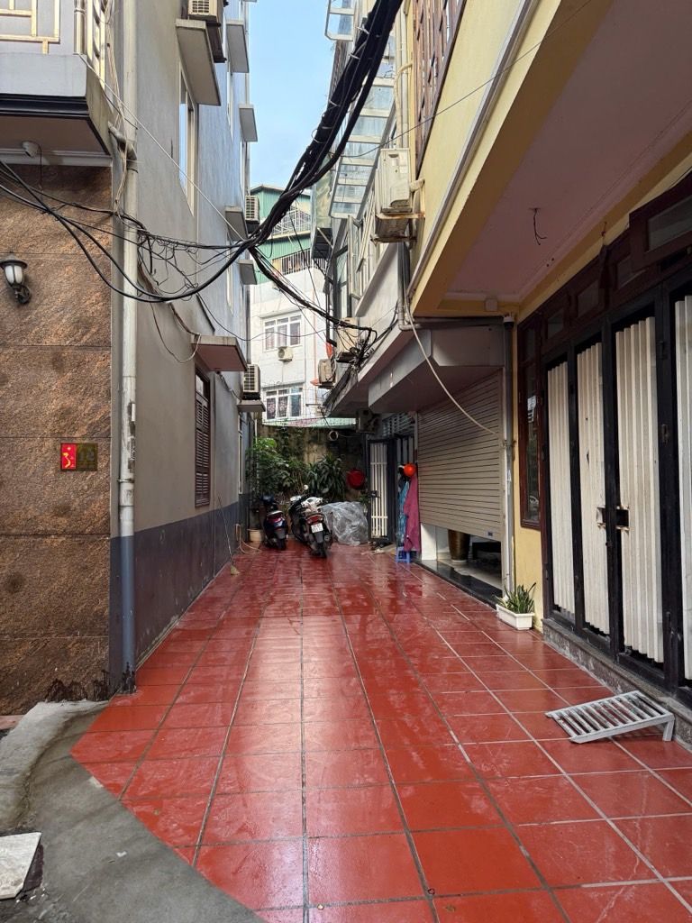 Nhà 5T Ngọc Lâm dân xây, ngõ rộng, gần phố chỉ hơn 9 tỷ còn tl. 3