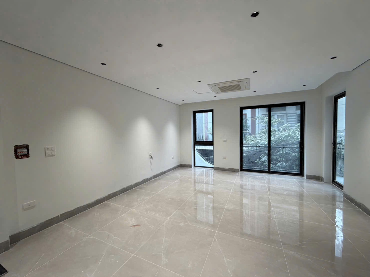Bán Nhà Thạch Bàn - Cổ Linh, Lô Góc 50m x 6 Tầng Thang Máy - Ngõ thông Ô Tô Vào Nhà. Nhỉnh 10 tỷ. 4