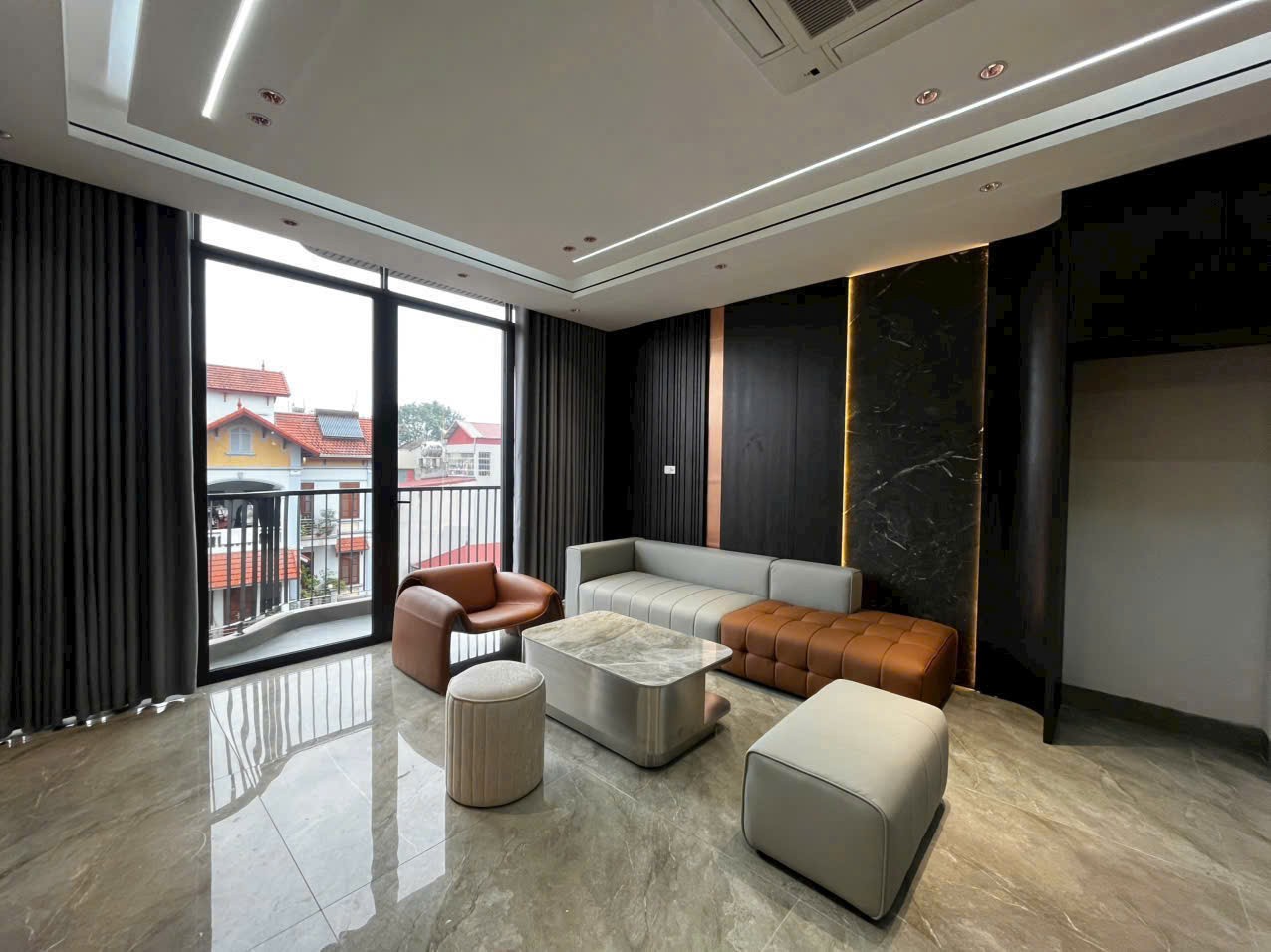 Bán nhà ngay Phố Ẩm Thực Long Biên. Gara 2 ô tô, Đường thông bàn cờ, 52m x 6T. 4