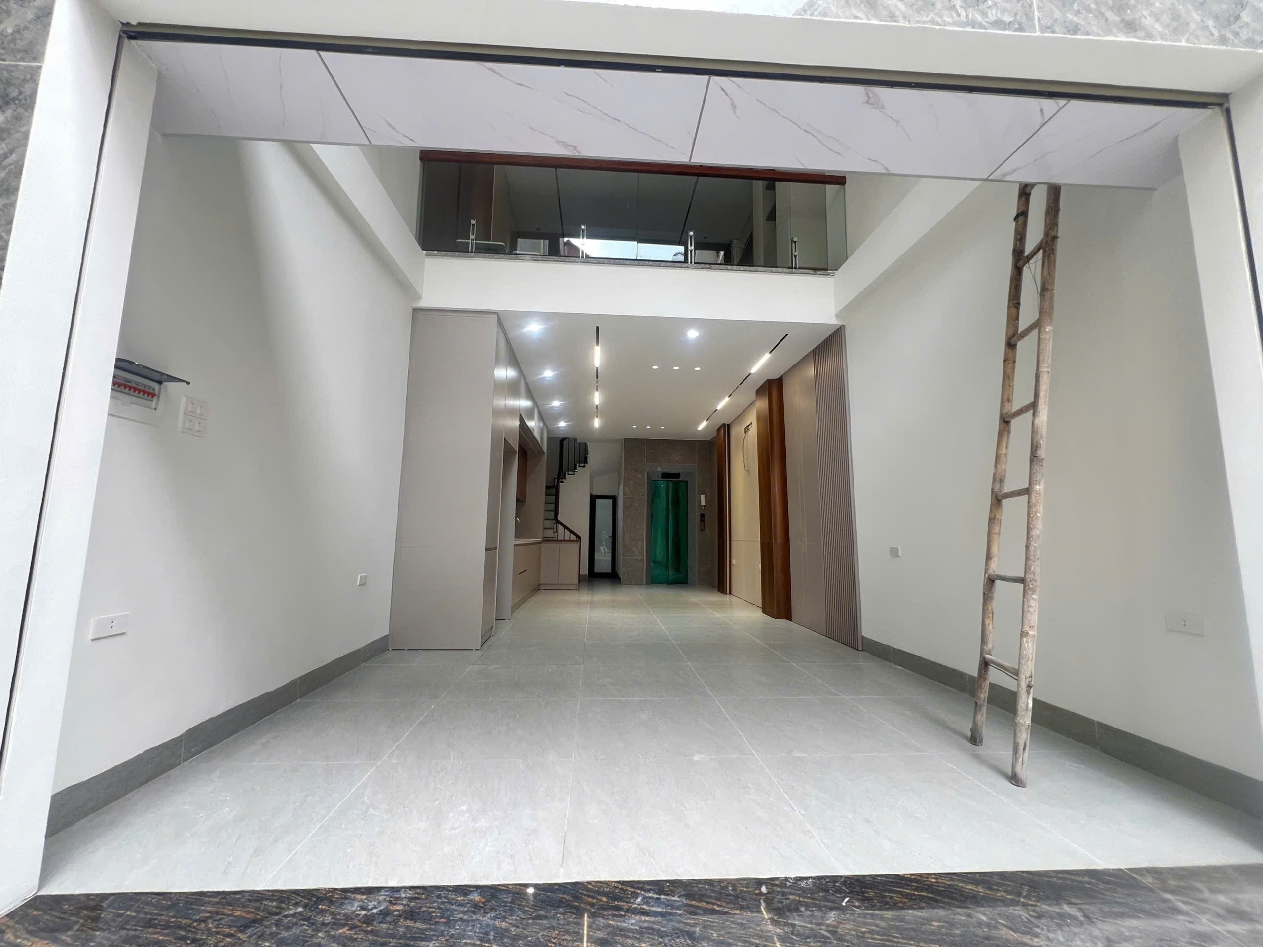 Bán nhà Thạch Bàn, Gần hồ Bộ Đội đang thi công, Ô tô vào, Full nội thất. Lh 0965858116 4
