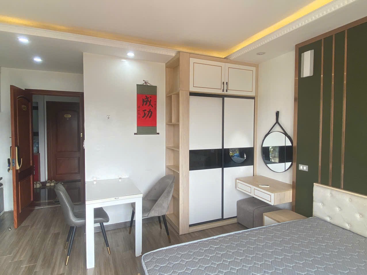 Cho thuê CHDV Studio full đồ mới tinh tại ngõ 193 Trích Sài, Tây Hồ. Ban công rộng View bất tận. Ch 4