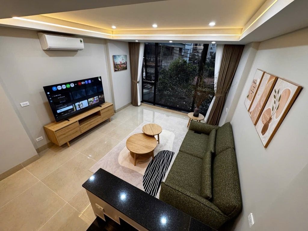 Bán nhà Hoa Lâm, Lệ Mật 70m x 4T sân vườn, oto thông, giá rẻ nhất khu vực 2