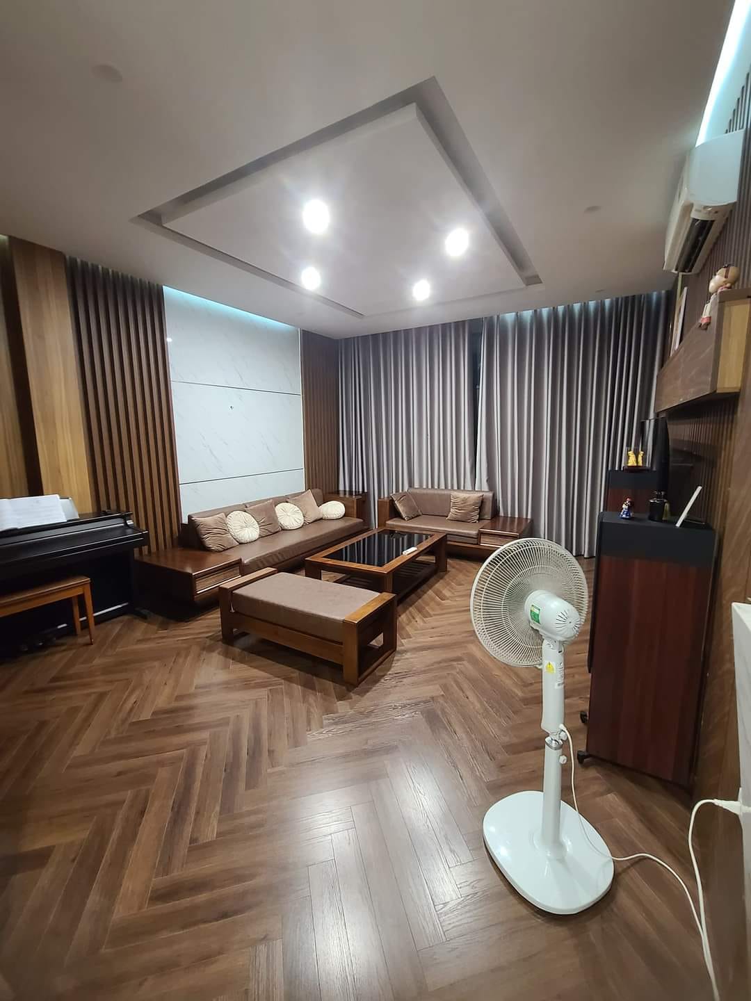 Bán nhà Vĩnh Phúc, Ba Đình, dt 125m, ngõ thông kinh doanh, ô tô 7 chỗ vào nhà. Giá 31.9 tỷ 4