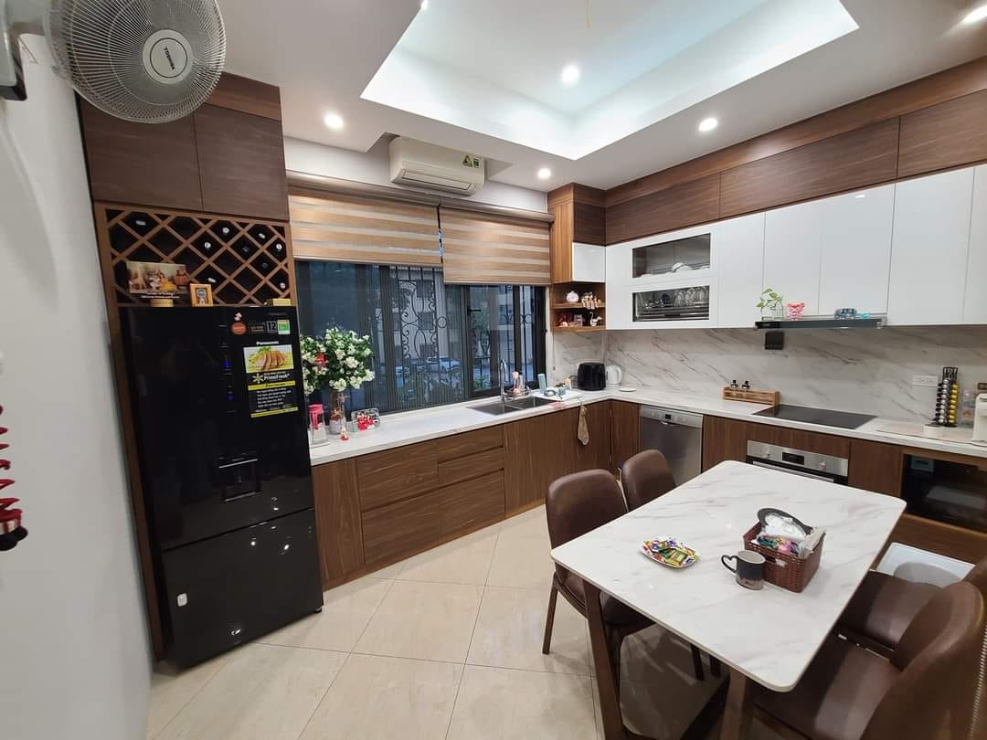 Bán nhà Vĩnh Phúc, Ba Đình, dt 125m, ngõ thông kinh doanh, ô tô 7 chỗ vào nhà. Giá 31.9 tỷ 5