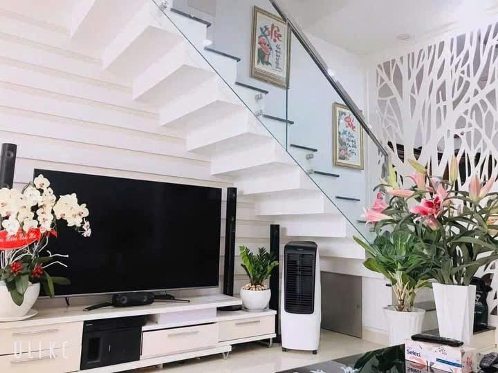 CHO THUÊ NHÀ HẺM XE TẢI ĐINH THỊ THI VẠN PHÚC CITY. 4M x 16M Trệt 2Lau Giá 14TR