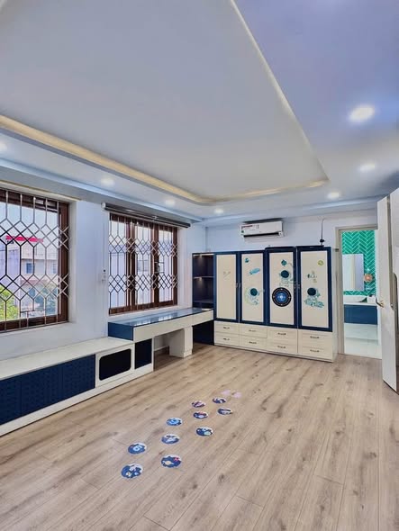 CHO THUÊ BIỆT THỰ KHU BÊN SÔNG,PHẠM VĂN ĐỒNG,GIGAMALL, 500m2,3 LẦU, 8PN, 35TR 6