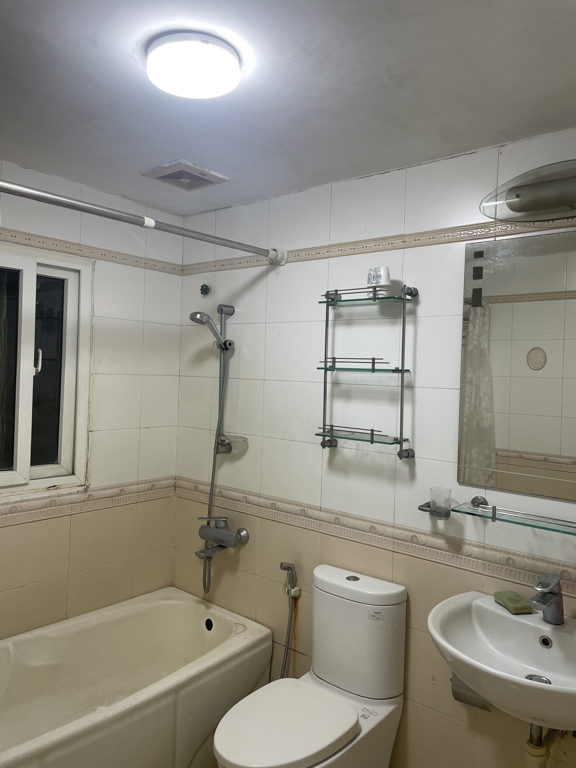 Cho thuê nhà 4 tầng tại Ngõ 639 Hoàng Hoa Thám, Ba Đình. Kinh doanh online hoặc ở. Chỉ 14tr 5