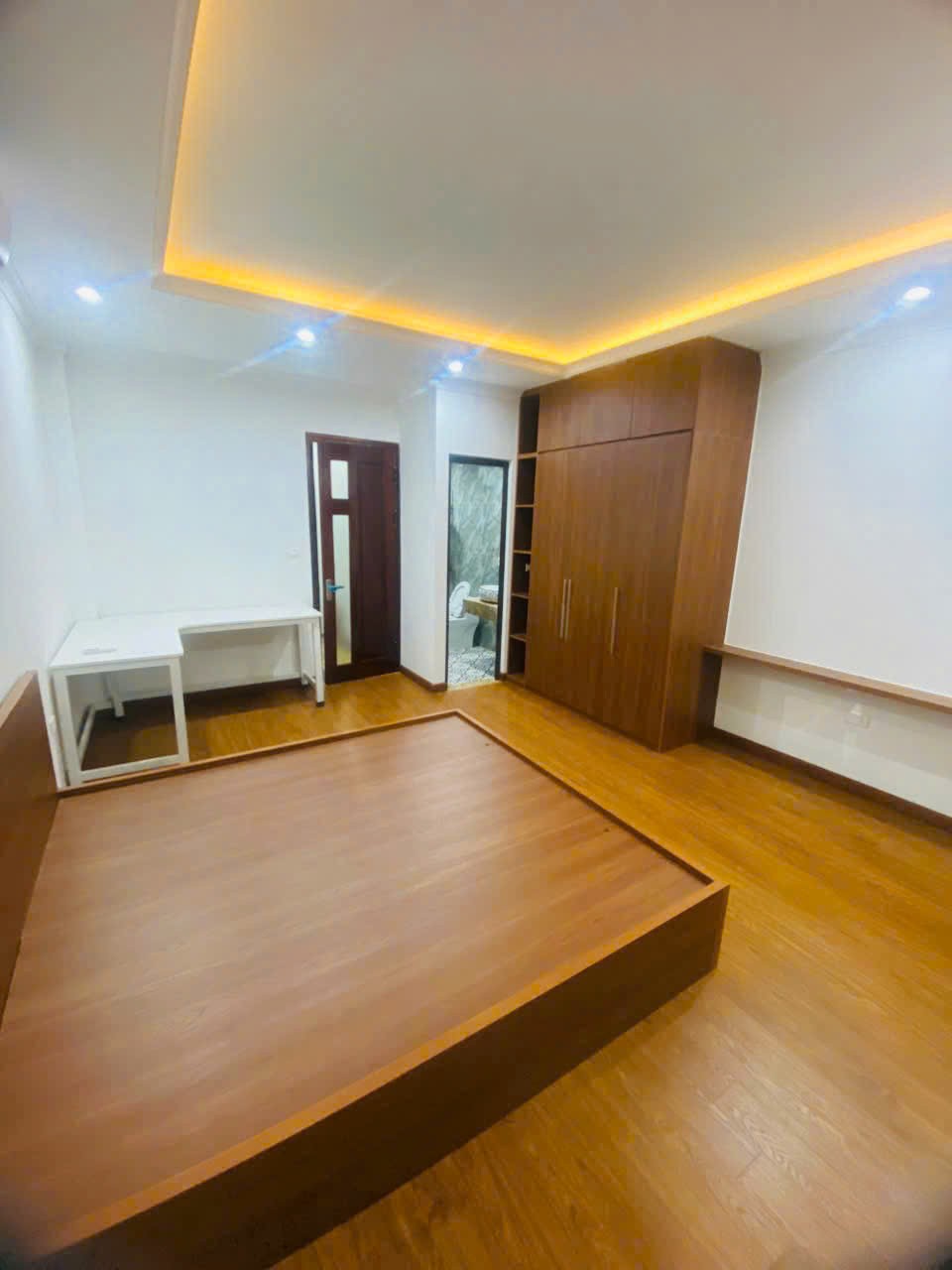 NHÀ ĐẸP 6 TẦNG XÂY ĐỘC LẬP NGAY VŨ XUÂN THIỀU - FULL NỘI THẤT - TRƯỚC NHÀ RỘNG , Ô TÔ ĐỖ 6
