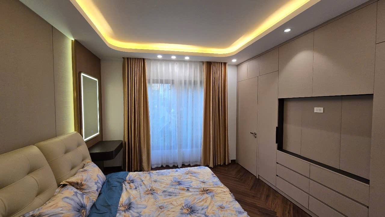 NHỈNH 12 TỶ MỘT CHÚT – MUA ĐƯỢC NHÀ 5 TẦNG THANG MÁY NGAY TRẦN DUY HƯNG. TẶNG FULL NOI THAT 4