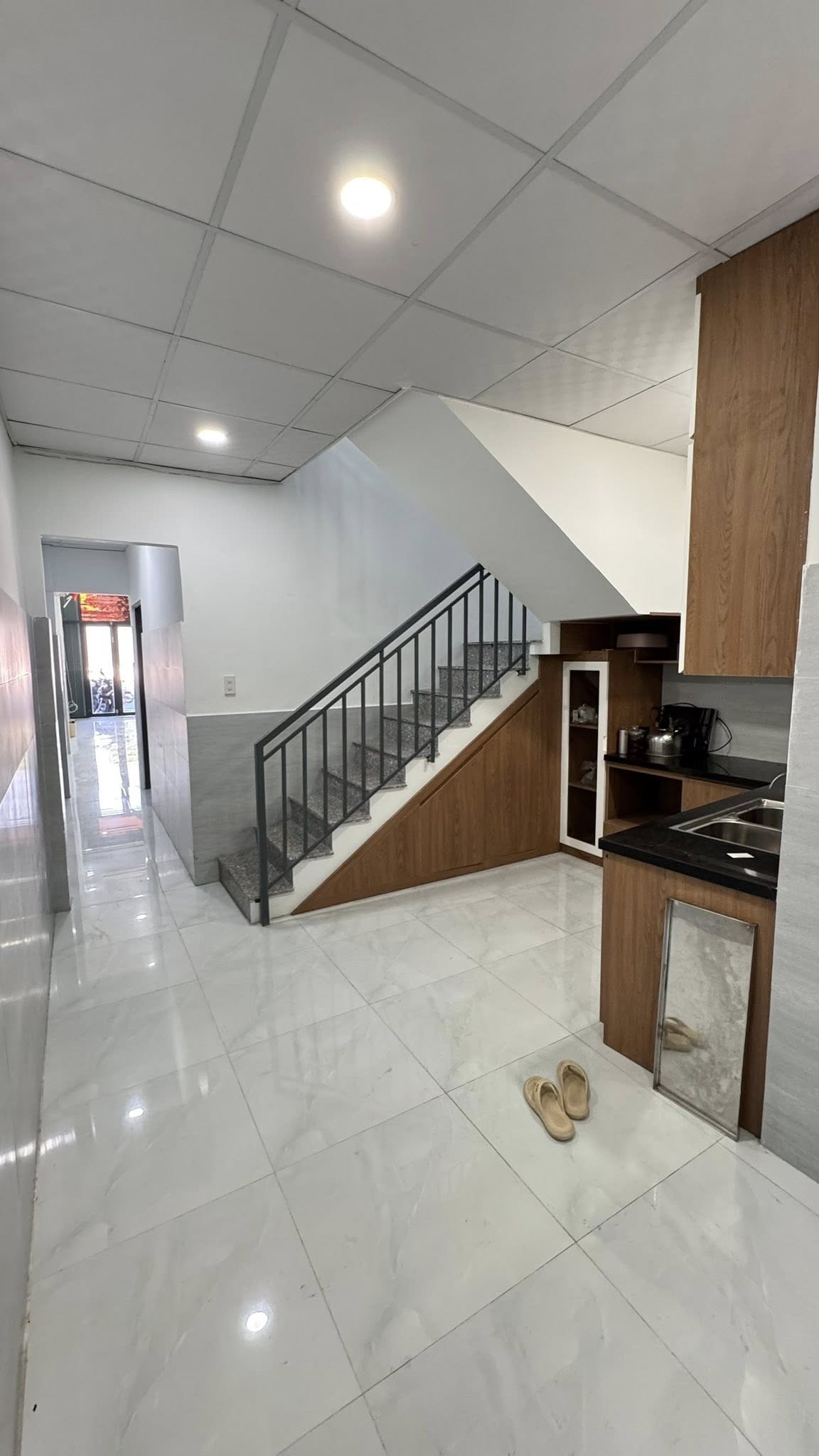 ĐỂ LẠI CĂN NHÀ 2 TẦNG KINH DOANH MẶT TIỀN ĐƯỜNG NGUYỄN TẤT THÀNH ĐỐI DIỆN KĐT AN BÌNH TÂN P.TÂY 3