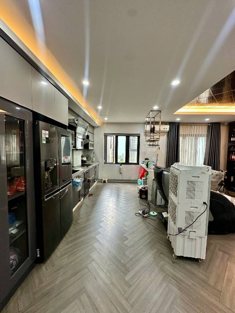 Bán nhà mặt phố Kim Mã, Ba Đình, lô góc, 6 tầng thang máy, vỉa hè 5m, kinh doanh. Giá 27 tỷ 4