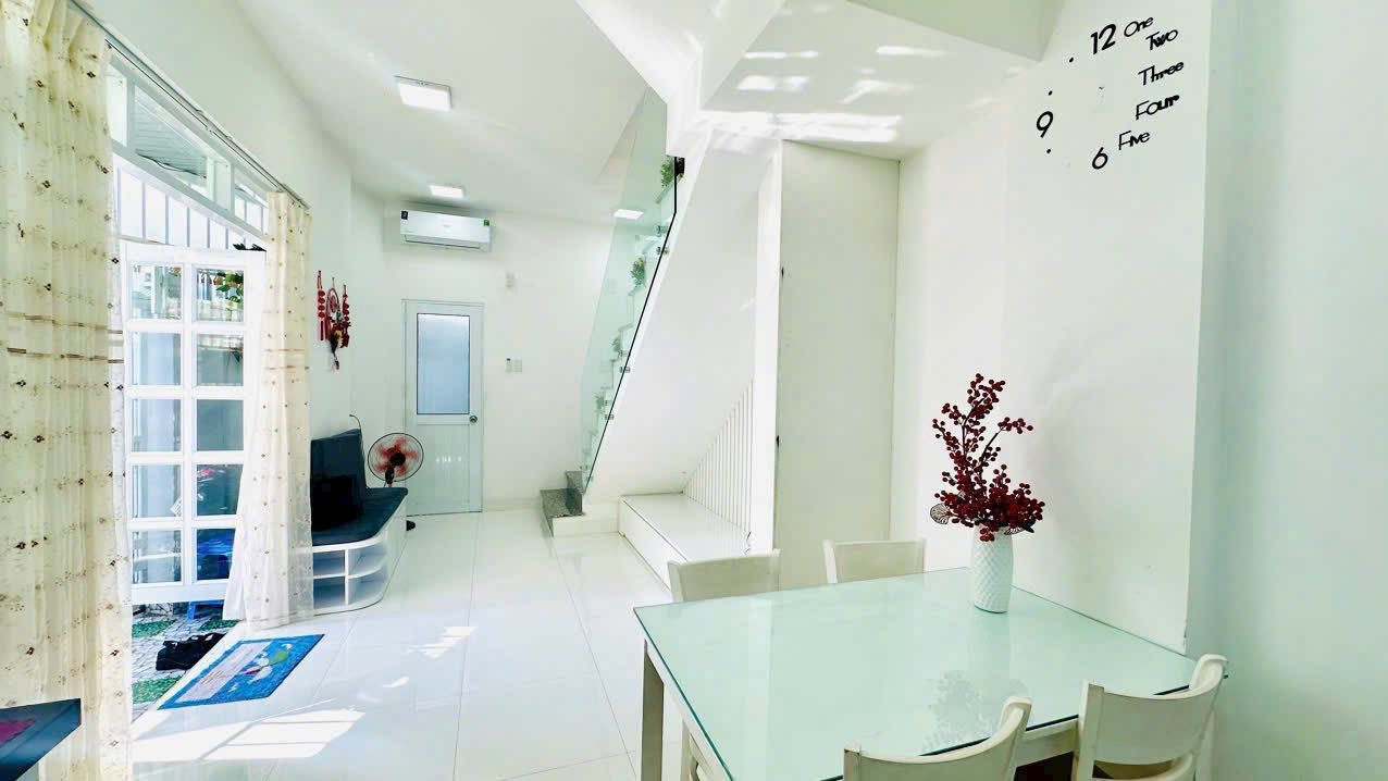 CHO THUÊ NHÀ NGUYÊN CĂN 2 TẦNG HẺM THÁP BÀ GẦN BIỂN 2
