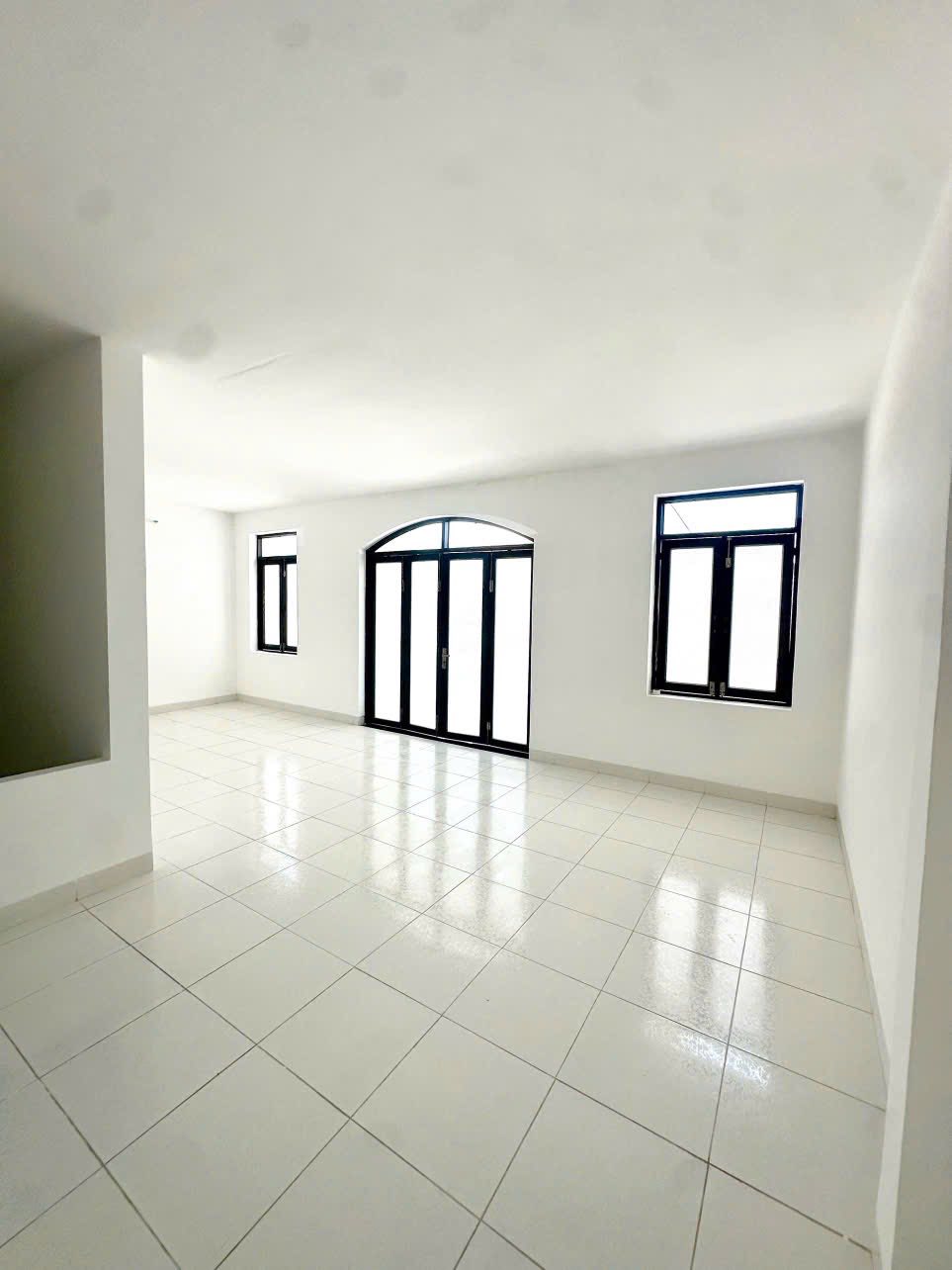 BÁN NHÀ CĂN GÓC 2 TẦNG GẦN BỆNH VIỆN ĐƯỜNG SẮT VĨNH HIỆP 4