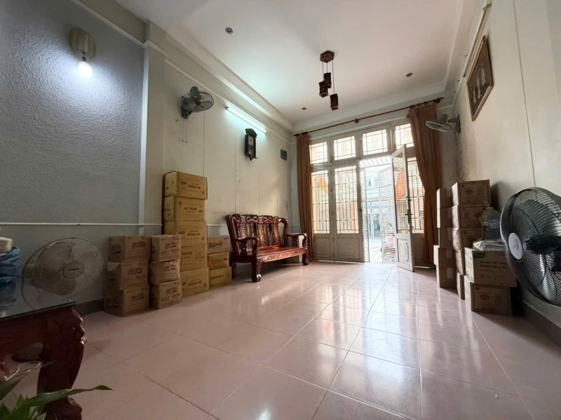 Bán nhà mặt tiền đường số 4,  Phước Bình, Q9, Thủ Đức, TP HCM. DT 98m2, 2 tầng. Giá 10.1 tỷ, SHR - 2