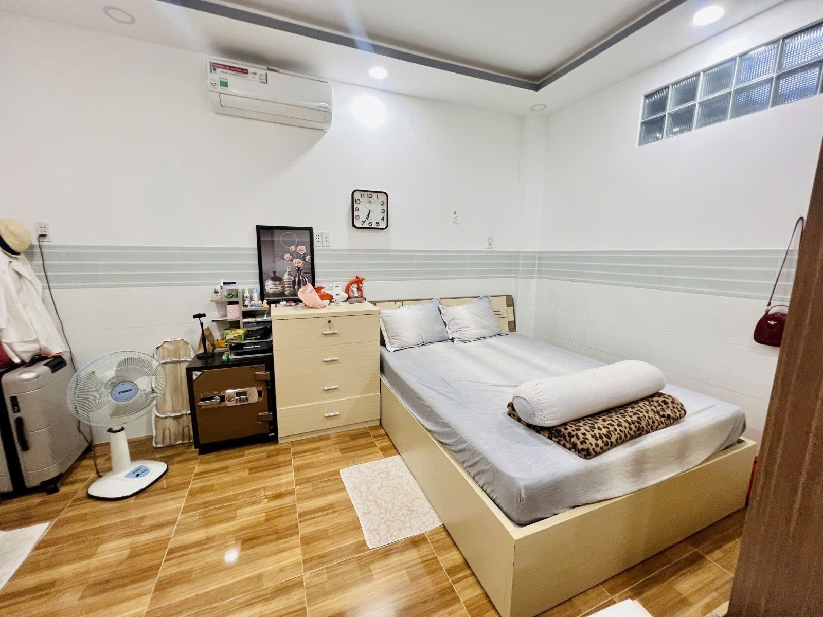 MẶT TIỀN NGUYỄN MINH CHÂU XE HƠI ĐỖ CỬA 64M2 (5X13) 4 TẦNG BTCT CHỈ 8 TỶ 9