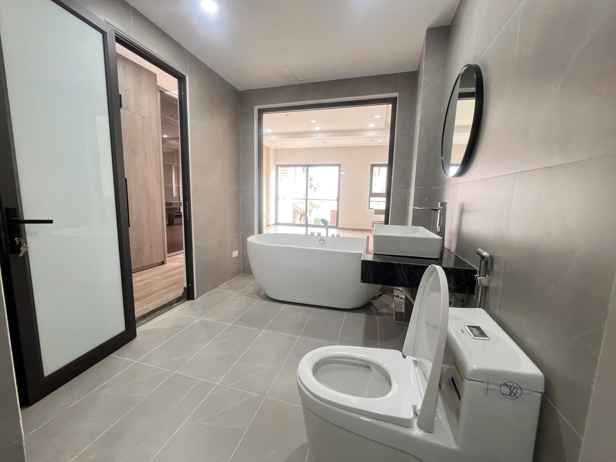 Bán nhà Thạch Bàn, Gần hồ Bộ Đội đang thi công, Ô tô vào, Full nội thất. Lh 0965858116 7