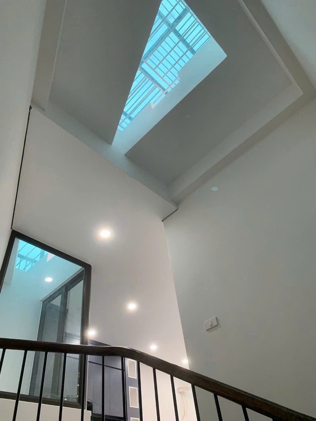 Bán nhà Thạch Bàn - Cổ Linh. Gần khu đô thị Garden City - Ô tô đỗ cổng.  Lh 0965858116 7