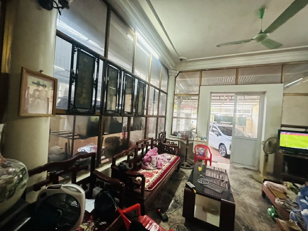bán nhà Ngọc Thuỵ, 160m, MT 7.8m, gần trường chợ, ôtô 7 chỗ để trong sân 4