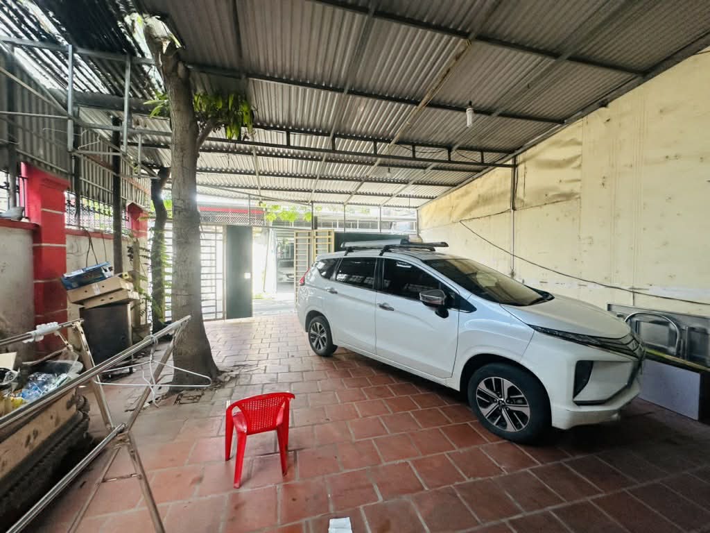 bán nhà Ngọc Thuỵ, 160m, MT 7.8m, gần trường chợ, ôtô 7 chỗ để trong sân 3