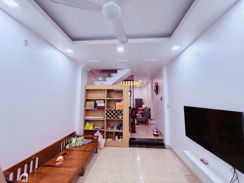BÁN NHÀ BÁT KHỐI LONG BIÊN, Ô TÔ ĐỖ CỬA, NHÀ 2 THOÁNG, GẦN HỒ, Ở NGAY, 7.2 TỶ