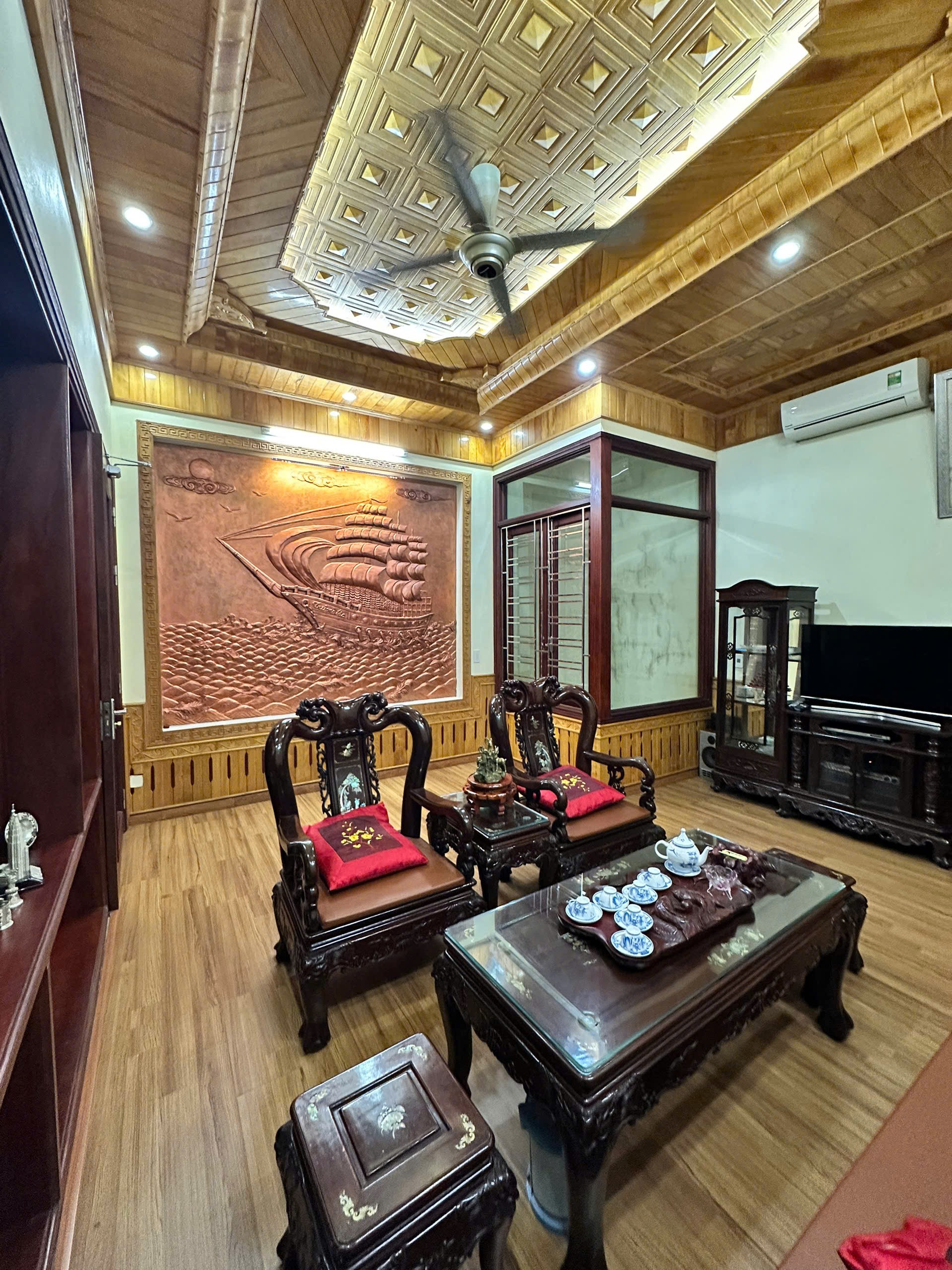chào bán căn nhà 4 tầng 90m2 hướng đông nam khu ĐÔ thị Trần Lãm 5