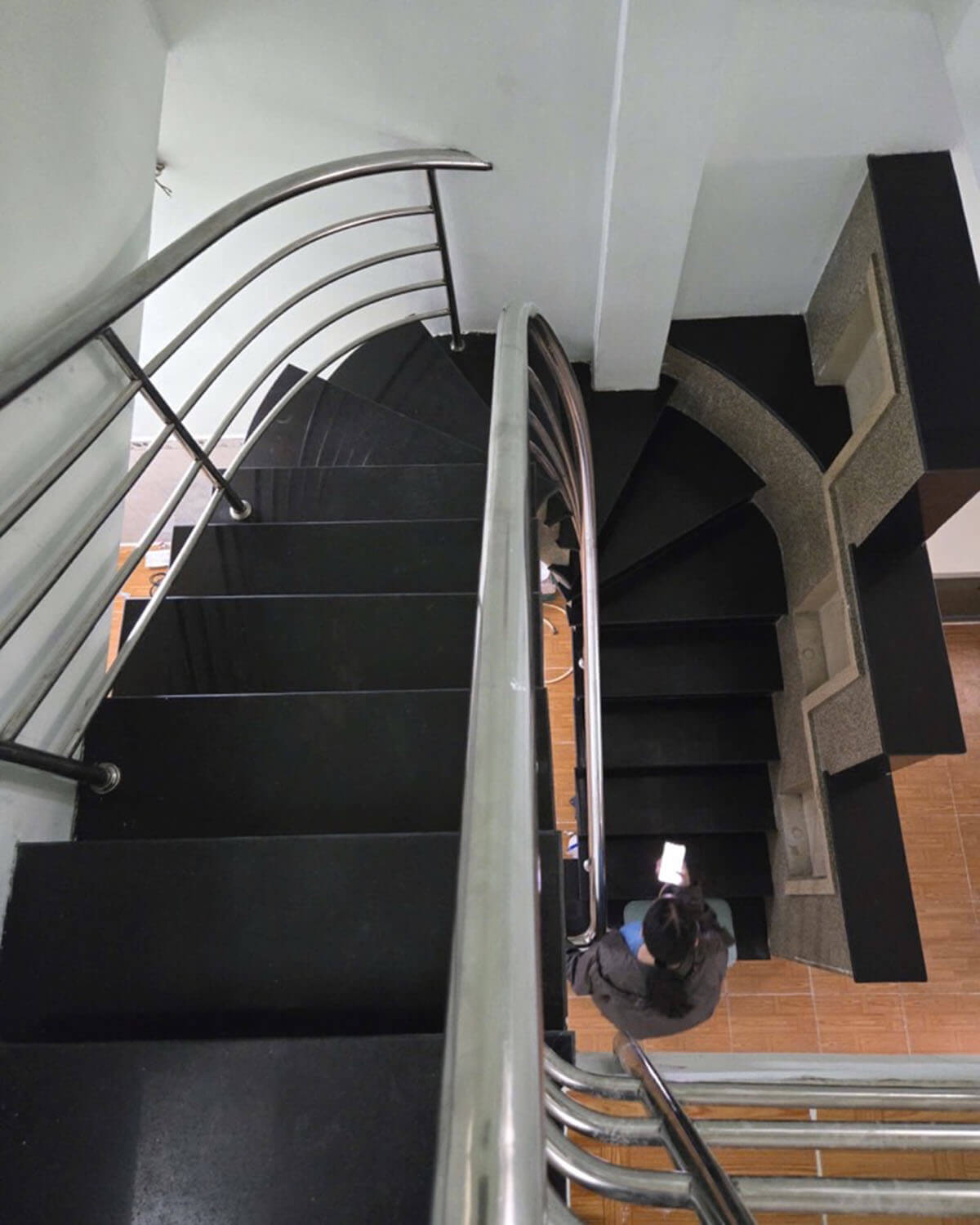 Bán nhà Q7: 35m2, 2 tầng, 2pn, sổ hồng, hẻm Huỳnh Tấn Phát, gần KCX Tân Thuận. giá 3.5 tỷ, 2