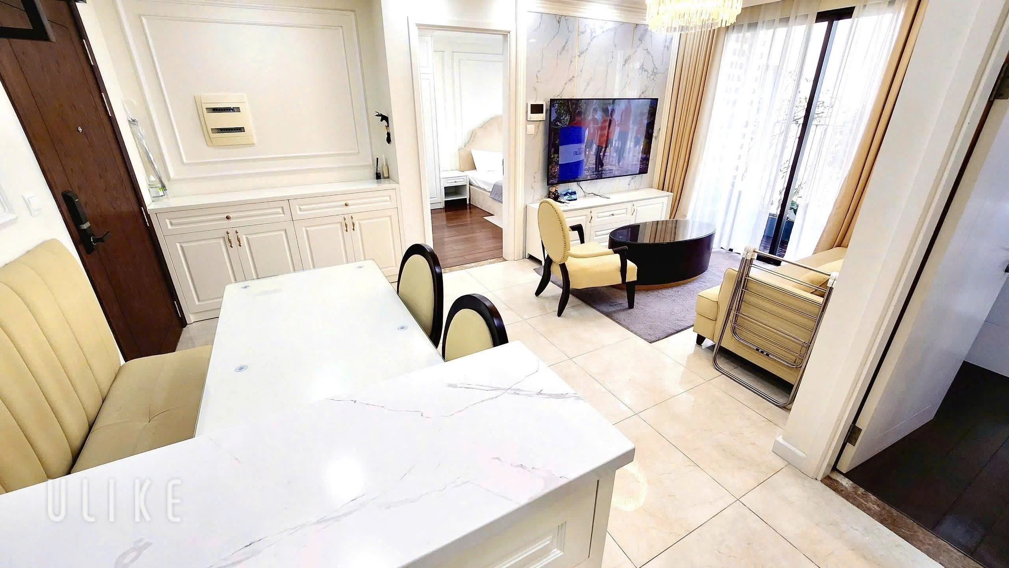 Cần bán căn 2PN tại Vinhomes D'Capitale, VIEW HỒ mát rượi, giá 9 tỷ 3