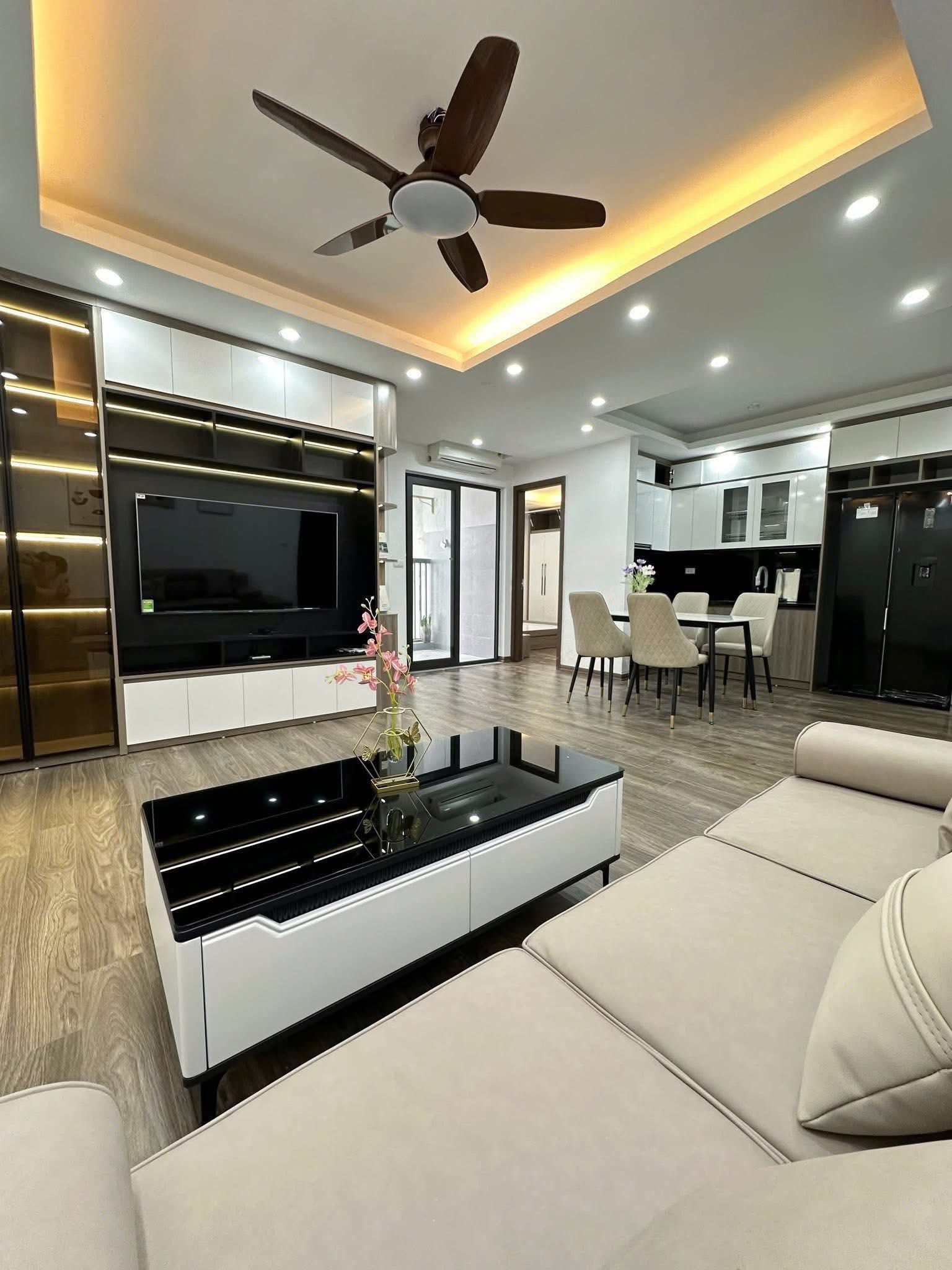 Hiếm Có Khó Tìm. Bán Căn Chung Cư Học Viện Hậu Cần, Long Biên 73m2, Giá 4,95 Tỷ