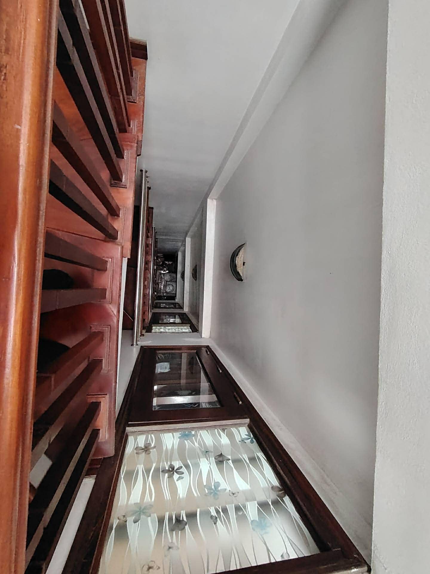 bán nhà Nguyễn Văn Cừ. 43m x 6tầng, MT 5.6m, 4 ngủ khép kín, 7 chỗ vào nhà 5