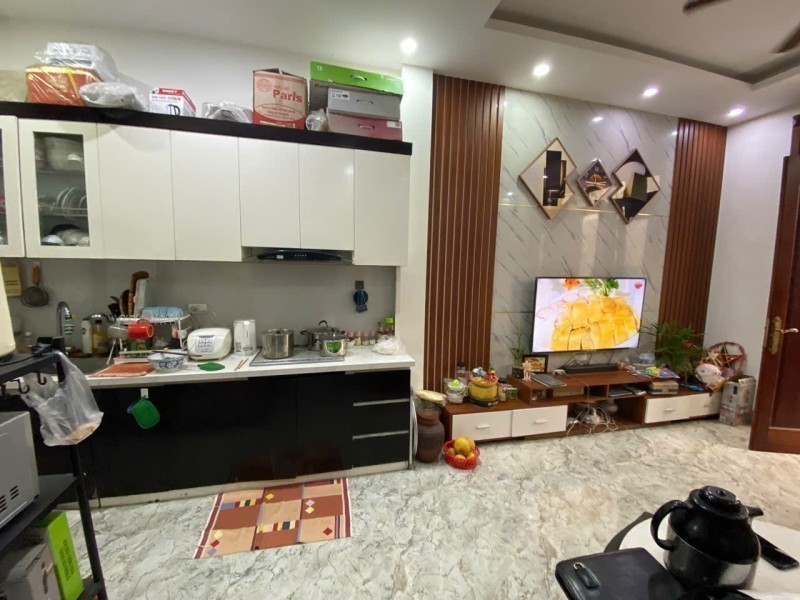 BÁN NHÀ NGUYỄN SƠN – PHÂN LÔ HÀNG KHÔNG – Ô TÔ TRÁNH – 5 TẦNG Ở NGAY 4