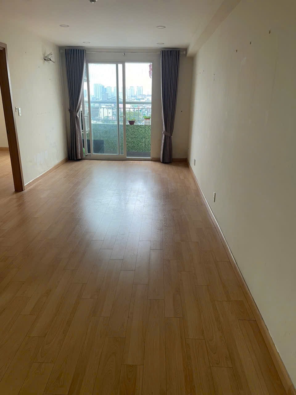 Cần Cho thuê căn hộ Starlight Quận 6, Dt : 67m2, 2PN, Giá : 8.5 tr/th