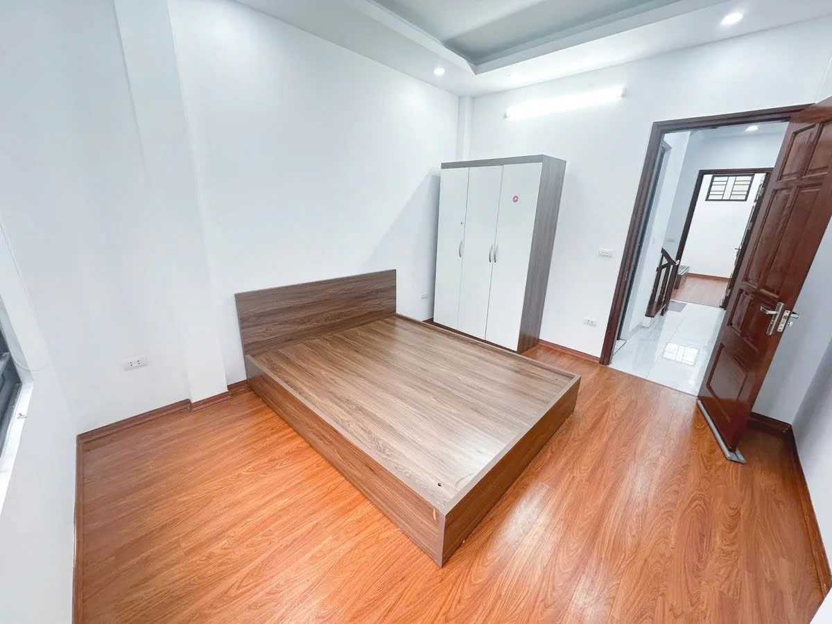 Bán Nhà Đê La Thành 36m2. 5 tầng. mặt tiền 3.4m. giá 10.9 Tỷ Đống Đa Hà Nội 3
