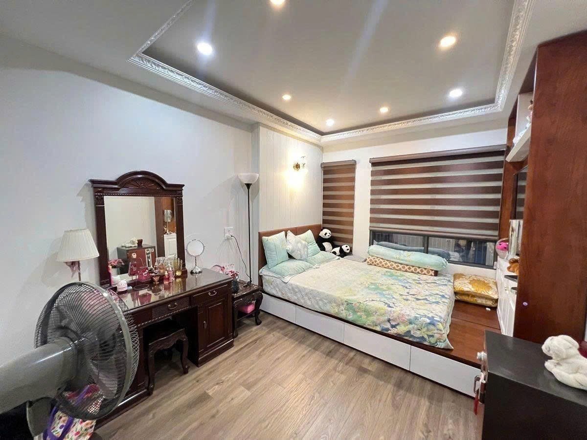 Bán Nhà Đội Nhân 37m.  5 tầng. mặt tiền 3.3m. giá 15.5 Tỷ Ba Đình Hà Nội 2