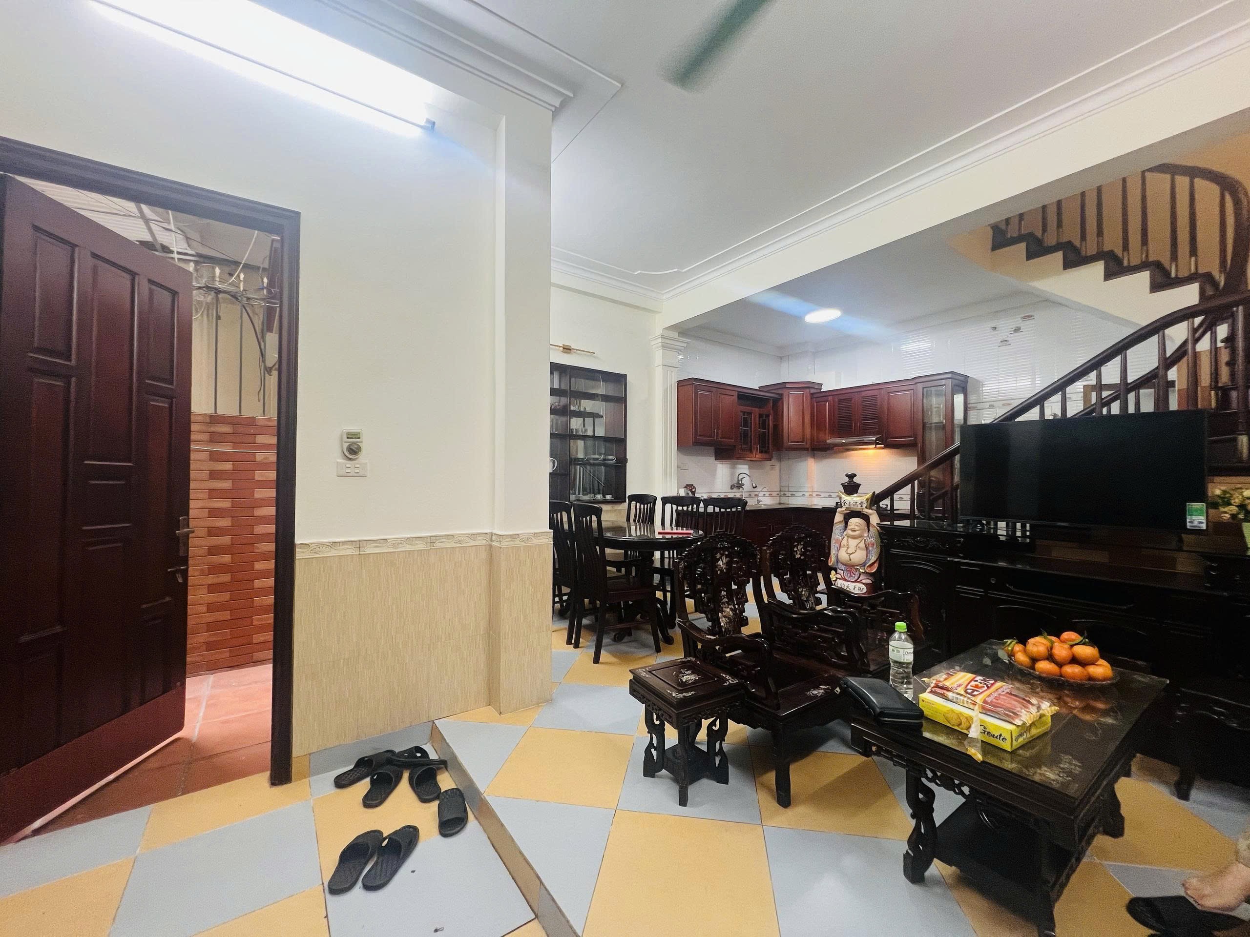 Bán Nhà Ngọc Khánh 40m2. 5 tầng. mặt tiền 5.1m. giá 9.8 tỷ Ba Đình Hà Nội 2