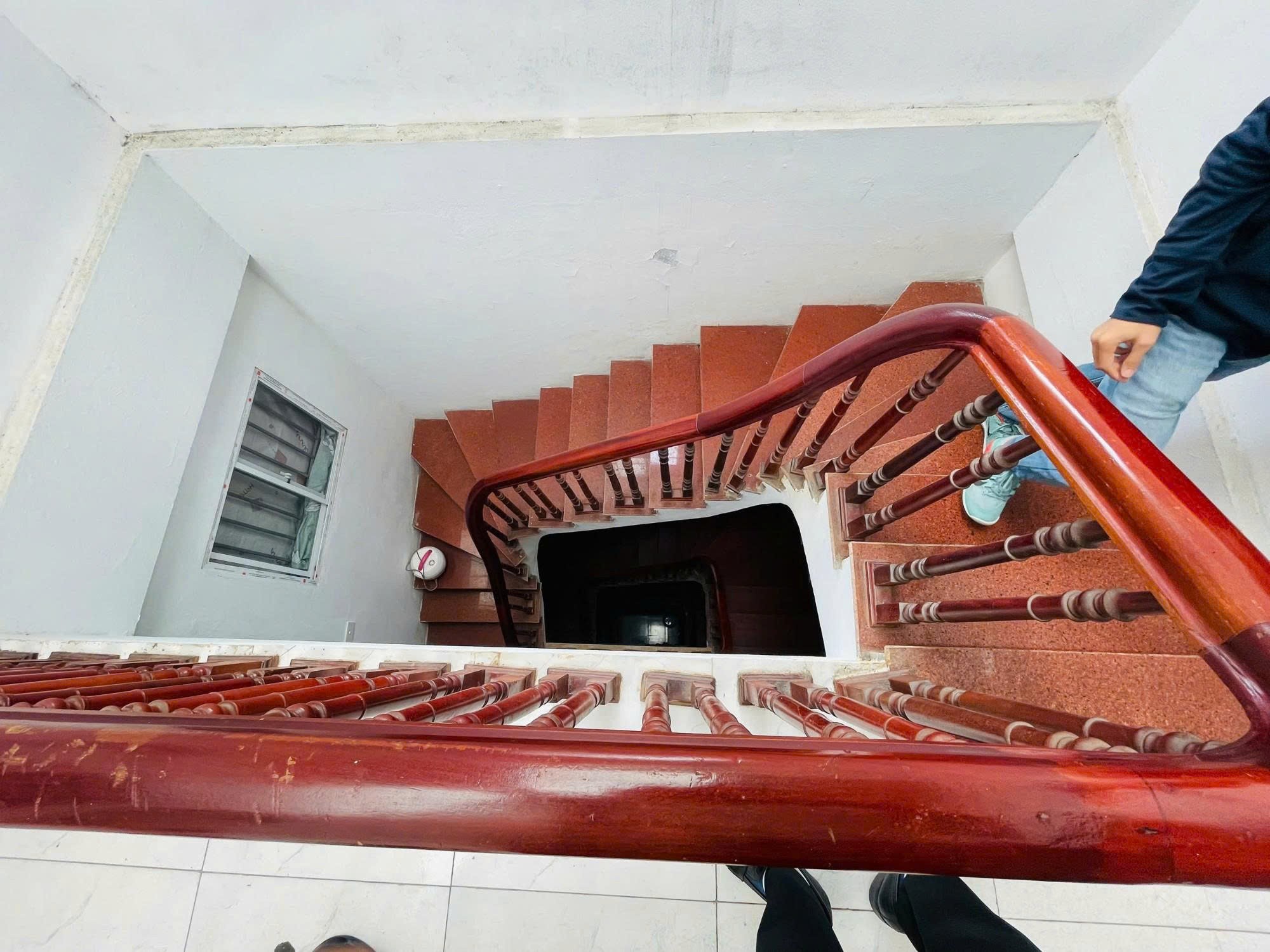 Bán Nhà  Chùa Bộc 40m2. 5 tầng. mặt tiền 3.7m. giá 13.2 Tỷ Đống Đa Hà Nội 5