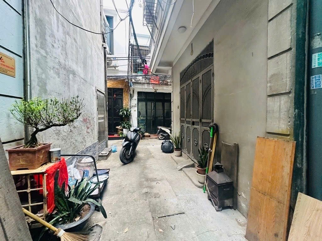 Cần bán Nhà mặt tiền đường Lạc Trung, Phường Vĩnh Tuy, Diện tích 73m², Giá 15 Tỷ