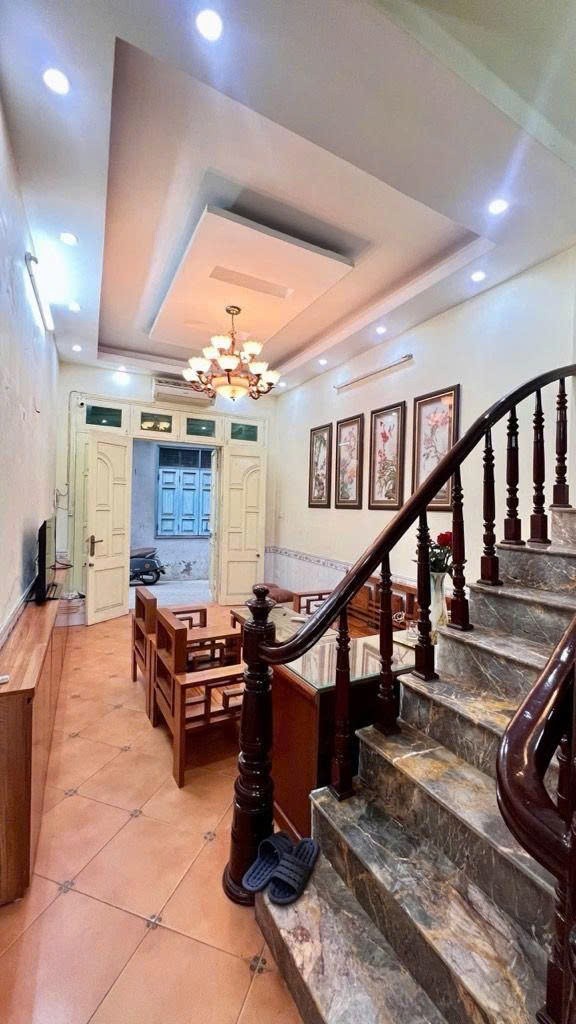 Cần bán Nhà mặt tiền đường Hoàng Mai, Phường Hoàng Văn Thụ, Diện tích 35m², Giá 8.2 Tỷ 2
