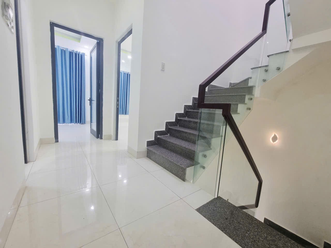 Bán Nhà Lạc Long Quân – 3 Tầng Kiên Cố – 53.7m² – Giá 4.8 Tỷ