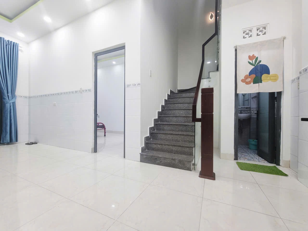 Bán Nhà Lạc Long Quân – 3 Tầng Kiên Cố – 53.7m² – Giá 4.8 Tỷ 2
