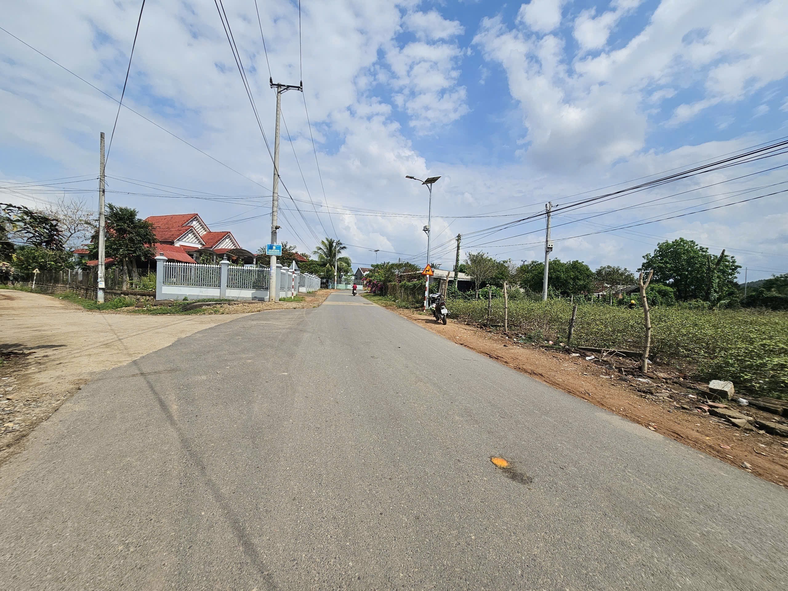 Bán đất Diên Xuân giá rẻ full thổ cư gần cổng chào thôn Xuân Tây - đường rộng 7m 7