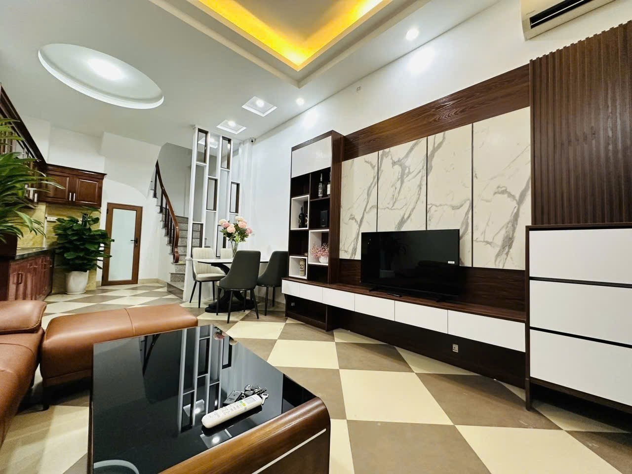 NHÀ ĐẸP FULL ĐỒ Văn Chương, Đống Đa DTSD 40M X 5T giá 12tr
