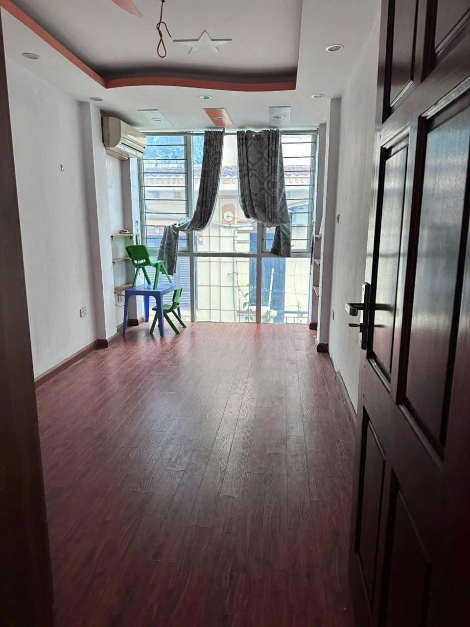 Cho thuê nhà đường Nguyễn Phong Sắc, Phường Nghĩa Tân, Diện tích 32m², Giá Thương lượng