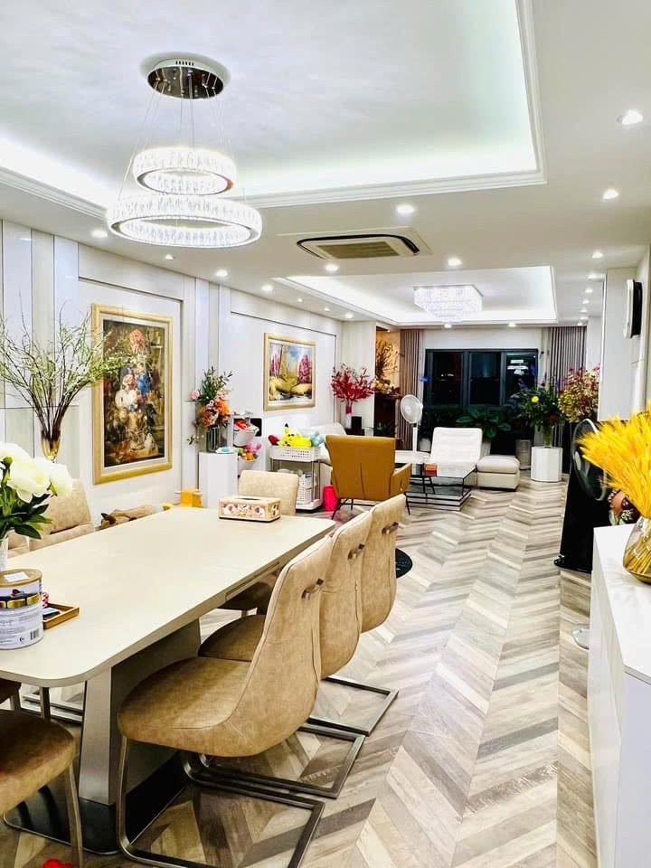 Bán nhanh căn 3 ngủ dt 146m2 tại Mulberry Lane, SHLD giá 9.3x tỷ 4