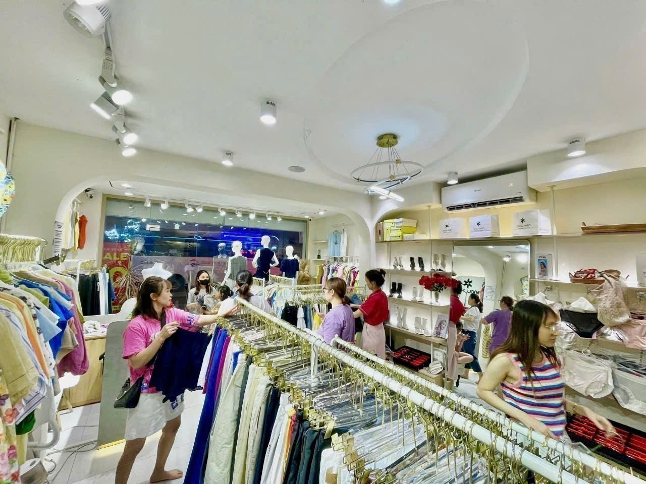 Anh Hải bán Gấp nhà mặt phố Nguyễn Trãi sầm uất gần Đại học Hà Nội 50m2 chỉ 2x tỷ. Lh 0989626116