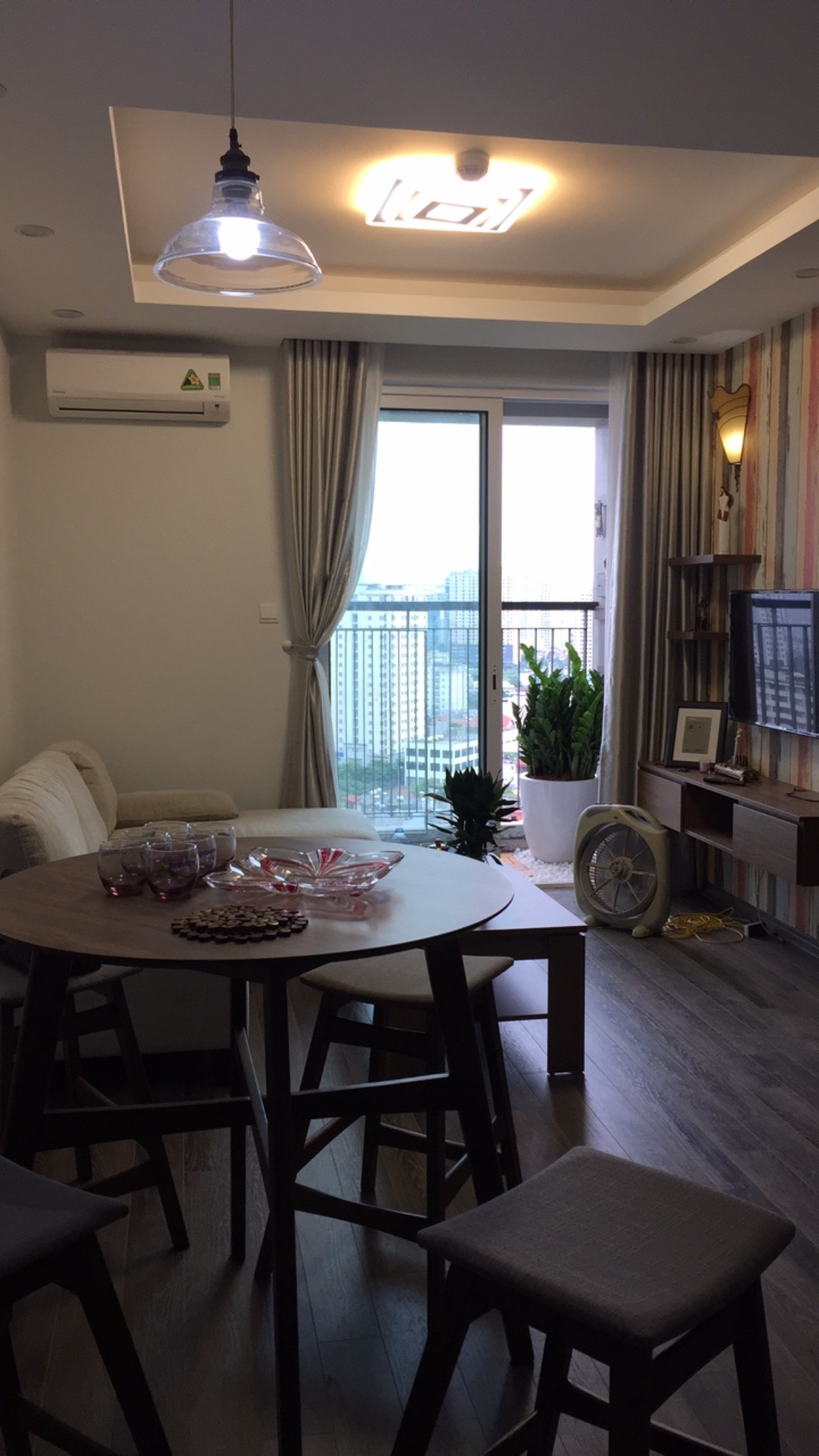 Bán căn 2PN dt 76m2 tại SEASONS AVENUE tầng trung tòa đẹp chỉ 7 tỷ 6